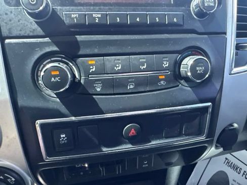 Used 2018 Nissan Titan SV AWD/4WD image 32