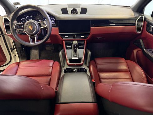 Used 2023 Porsche Cayenne Platinum Edition image 17