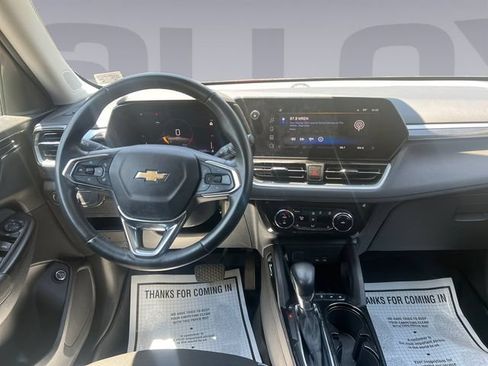 Used 2024 Chevrolet TrailBlazer LT w/ Convenience Package FWD image 12