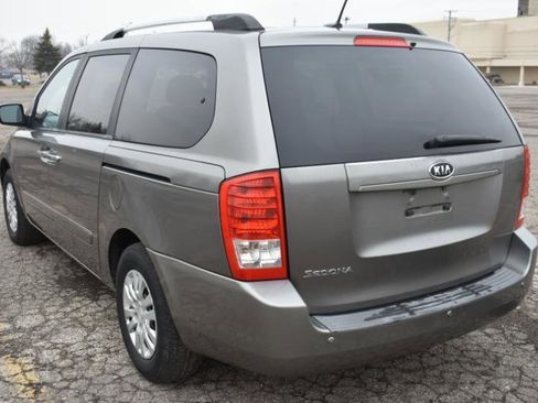 Used 2011 Kia Sedona LX image 5