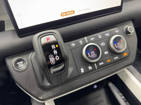 Used 2025 Land Rover Defender 110 S image 66