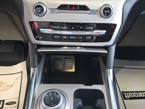 Used 2022 Ford Explorer XLT w/ Equipment Group 202A image 20