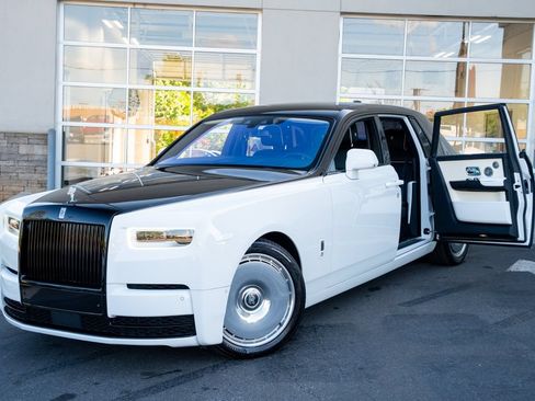 Used 2019 Rolls-Royce Phantom Sedan RWD image 2