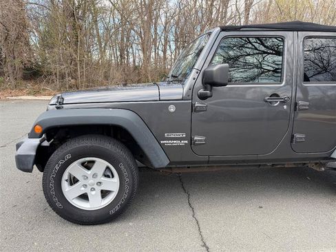 Used 2017 Jeep Wrangler Unlimited Sport w/ Quick Order Package 24S AWD/4WD image 14
