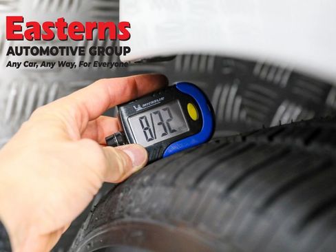 Used 2023 Chrysler Pacifica Touring-L image 27