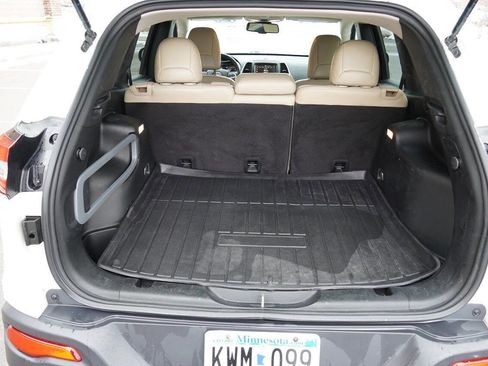 Used 2017 Jeep Cherokee Limited image 25