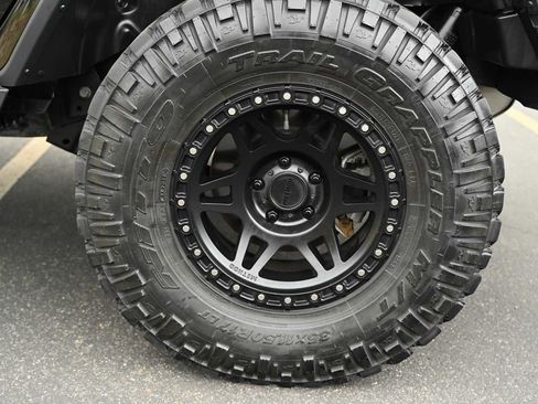 Used 2020 Jeep Wrangler Unlimited Rubicon w/ Dual Top Group AWD/4WD image 10