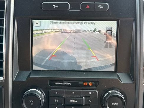 Used 2018 Ford F250 XLT w/ XLT Premium Package AWD/4WD image 29