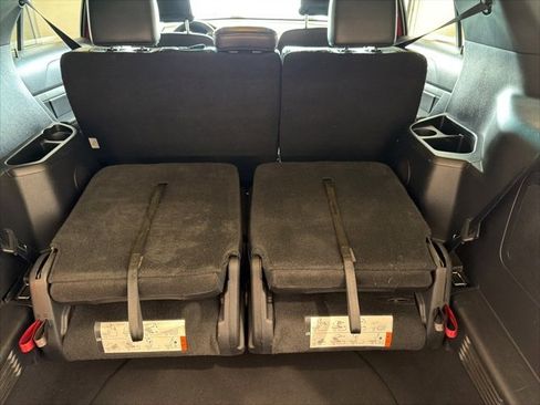 Used 2016 Ford Explorer XLT w/ Equipment Group 202A image 11