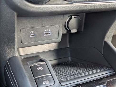 Used 2023 Nissan Kicks SR image 18