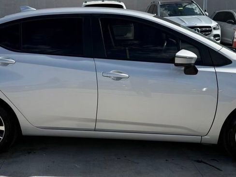 Used 2021 Nissan Versa SV FWD image 5