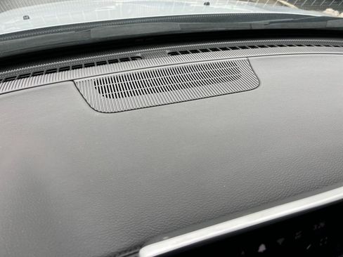 Used 2025 Jeep Compass Limited image 17