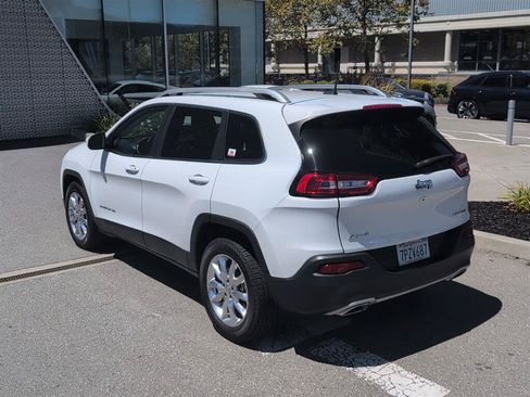 Used 2016 Jeep Cherokee Limited w/ Luxury Group AWD/4WD image 9