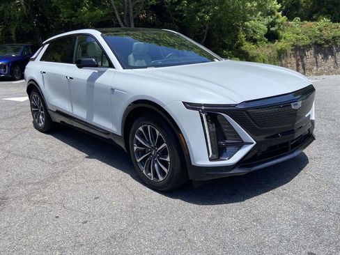New 2026 Cadillac Lyriq Sport AWD/4WD image 7