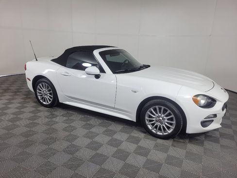 Used 2017 FIAT 124 Spider Classica RWD image 11