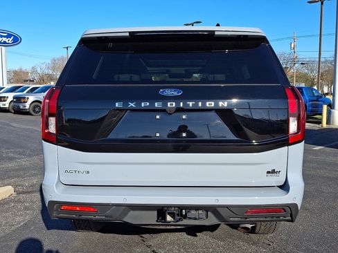 Used 2025 Ford Expedition Active image 5