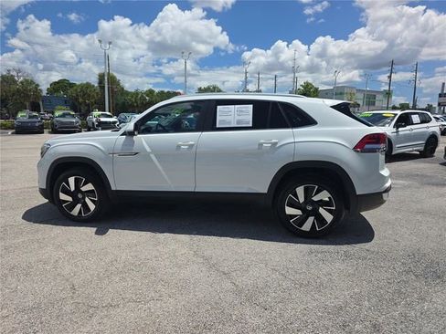 Used 2025 Volkswagen Atlas Cross Sport SE FWD image 7