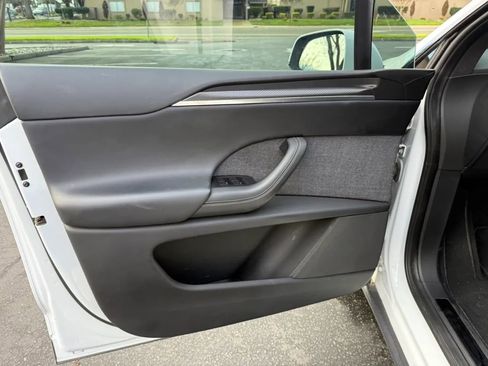 Used 2022 Tesla Model X Plaid image 14