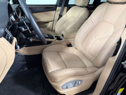 Certified 2026 Porsche Macan AWD/4WD image 5