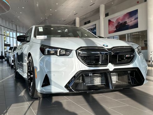Used 2026 BMW M5 w/ Executive Package AWD/4WD image 7