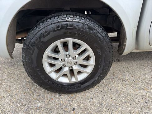 Used 2016 Nissan Frontier SV image 19