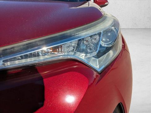 Used 2018 Toyota C-HR XLE image 8
