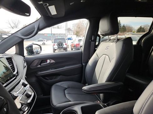 New 2026 Chrysler Pacifica Select image 28