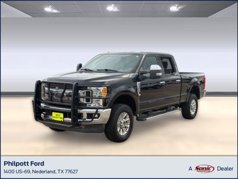 Used 2017 Ford F250 XLT w/ XLT Premium Package AWD/4WD image 1