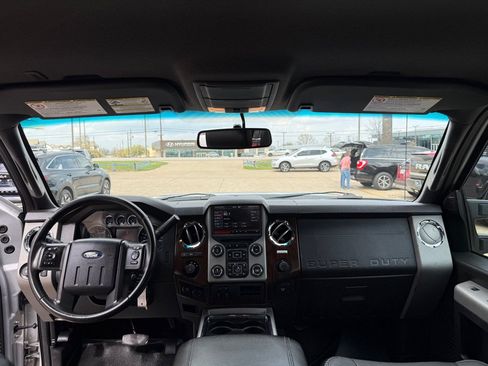 Used 2015 Ford F250 Lariat w/ Lariat Interior Package AWD/4WD image 24
