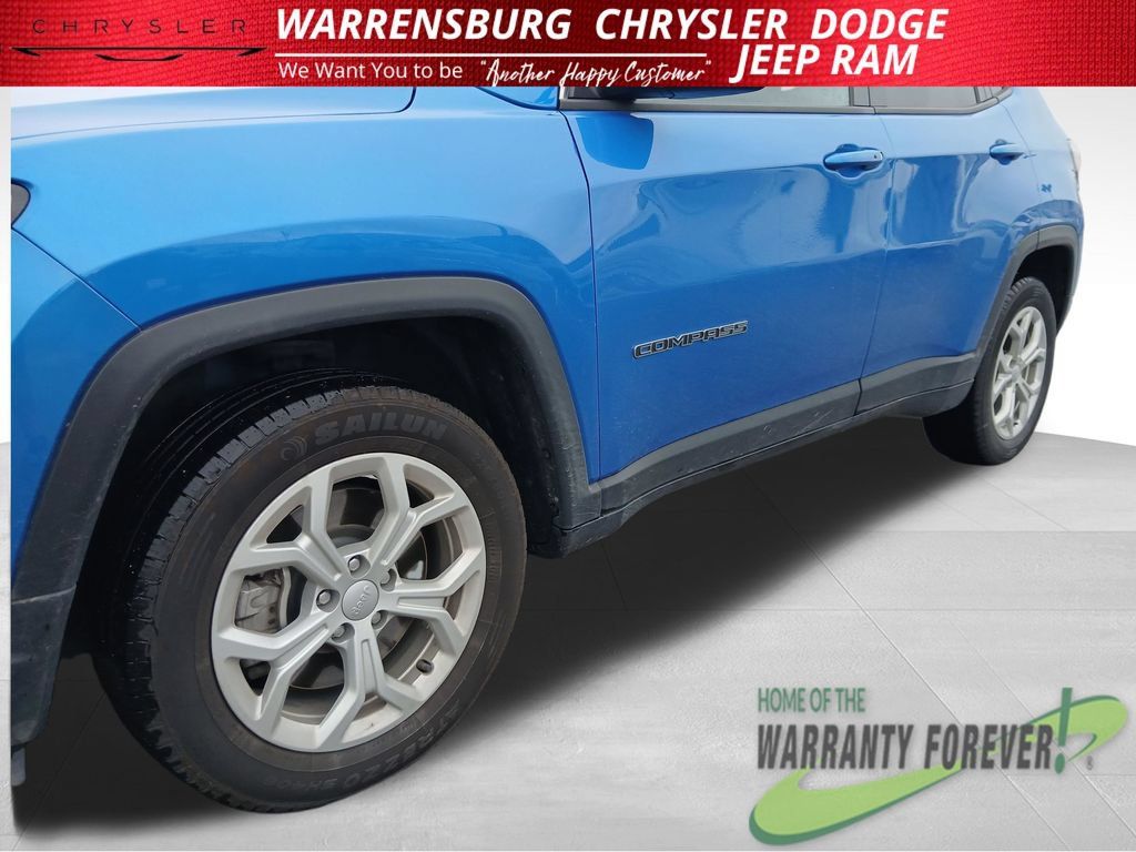 Used 2024 Jeep Compass Latitude AWD/4WD image 33