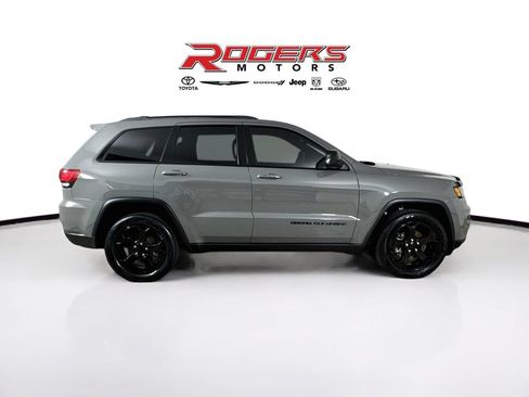 Used 2019 Jeep Grand Cherokee Laredo AWD/4WD image 9