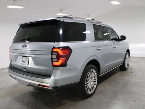 Used 2024 Ford Expedition Limited image 9