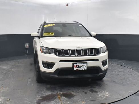 Used 2018 Jeep Compass Latitude w/ Cold Weather Group AWD/4WD image 2