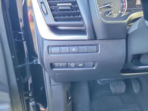 Used 2024 Nissan Rogue SV FWD image 17