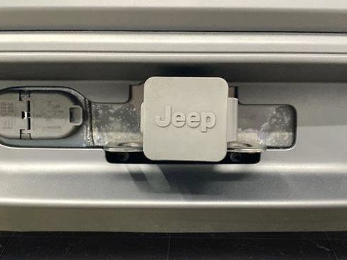 Used 2020 Jeep Cherokee Latitude Plus AWD/4WD image 37
