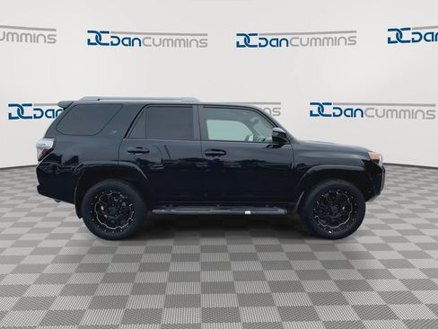 Used 2017 Toyota 4Runner SR5 AWD/4WD image 2