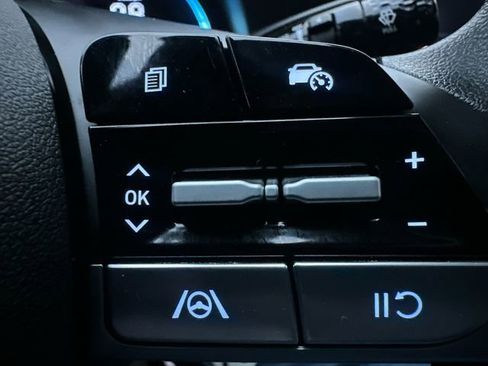 Used 2025 Hyundai Elantra SE image 28