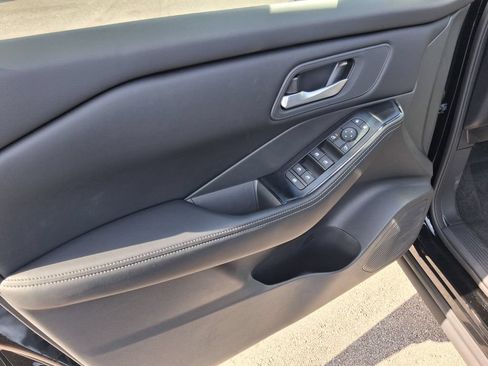 Used 2026 Nissan Rogue SV FWD image 15