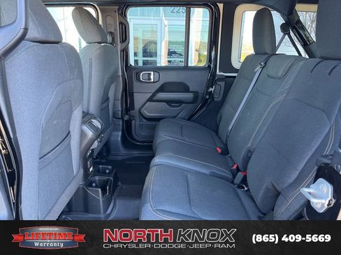 Used 2024 Jeep Wrangler Unlimited Sahara w/ Safety Group AWD/4WD image 13