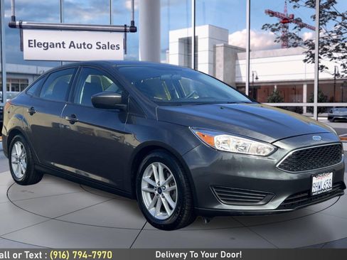 Used 2018 Ford Focus SE FWD image 3