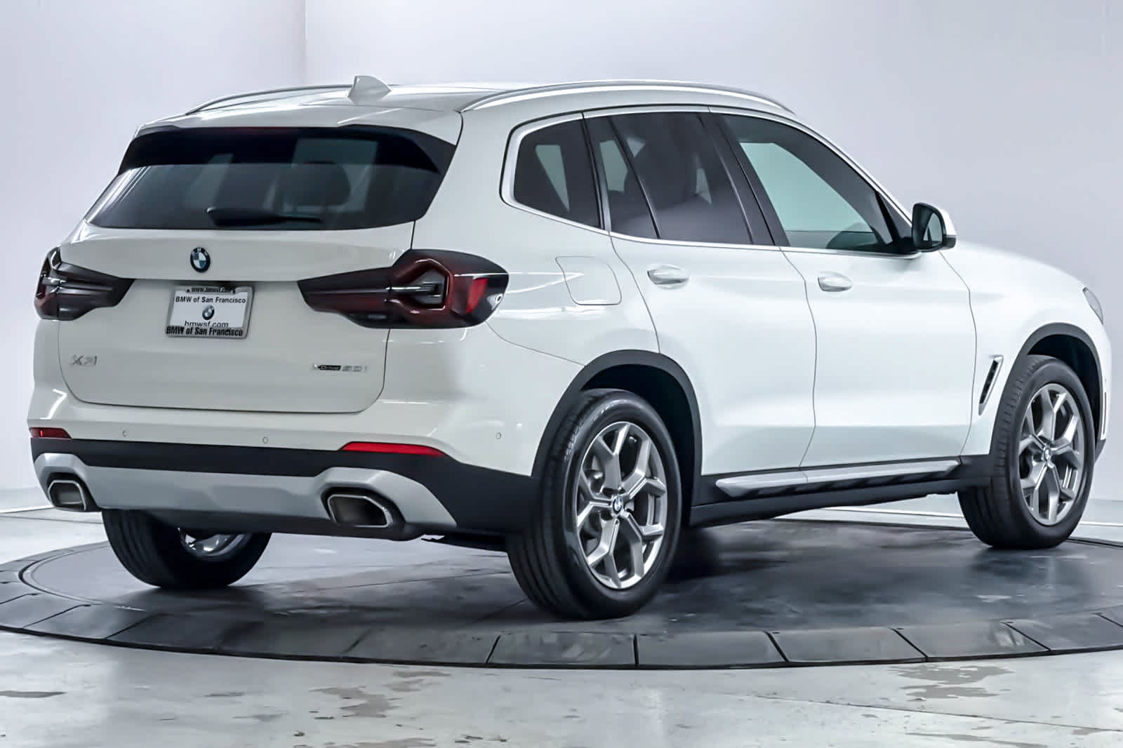 Used 2024 BMW X3 xDrive30i w/ Premium Package AWD/4WD image 2