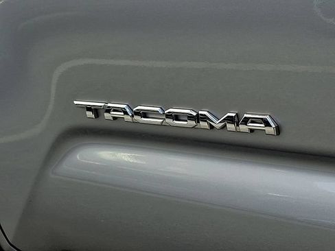 Certified 2020 Toyota Tacoma TRD Off-Road AWD/4WD image 29