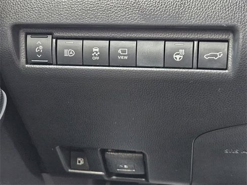 Used 2023 Toyota Venza Limited image 22