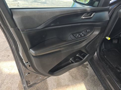 Used 2023 Jeep Grand Cherokee L Laredo RWD image 9