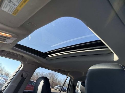 Used 2024 Toyota Highlander XLE image 16