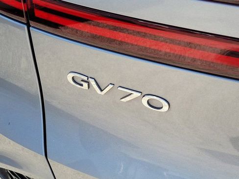 Used 2022 Genesis GV70 2.5T w/ Advanced Package AWD/4WD image 5