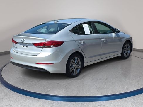 Used 2018 Hyundai Elantra SEL FWD image 5