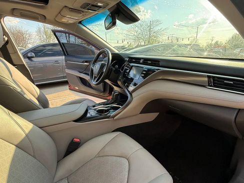 Used 2018 Toyota Camry XSE image 11