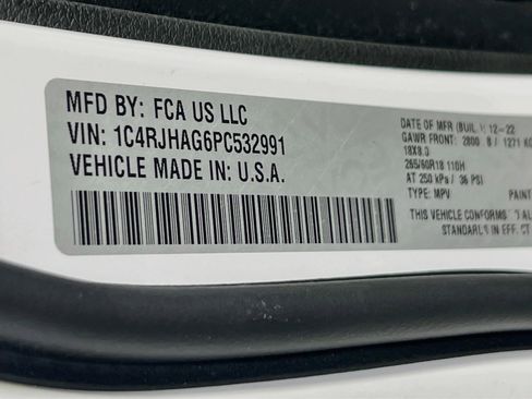 Used 2023 Jeep Grand Cherokee Laredo w/ Luxury Tech Group I AWD/4WD image 31
