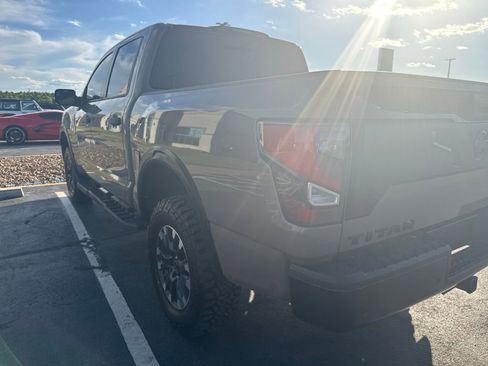 Used 2020 Nissan Titan PRO-4X w/ Pro-4x Convenience Package AWD/4WD image 6